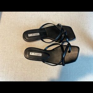 Black toe sandals NWOT size 8.5